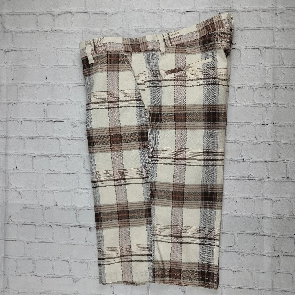 BUZZ 83 Men's Plaid Bermuda Shorts‎